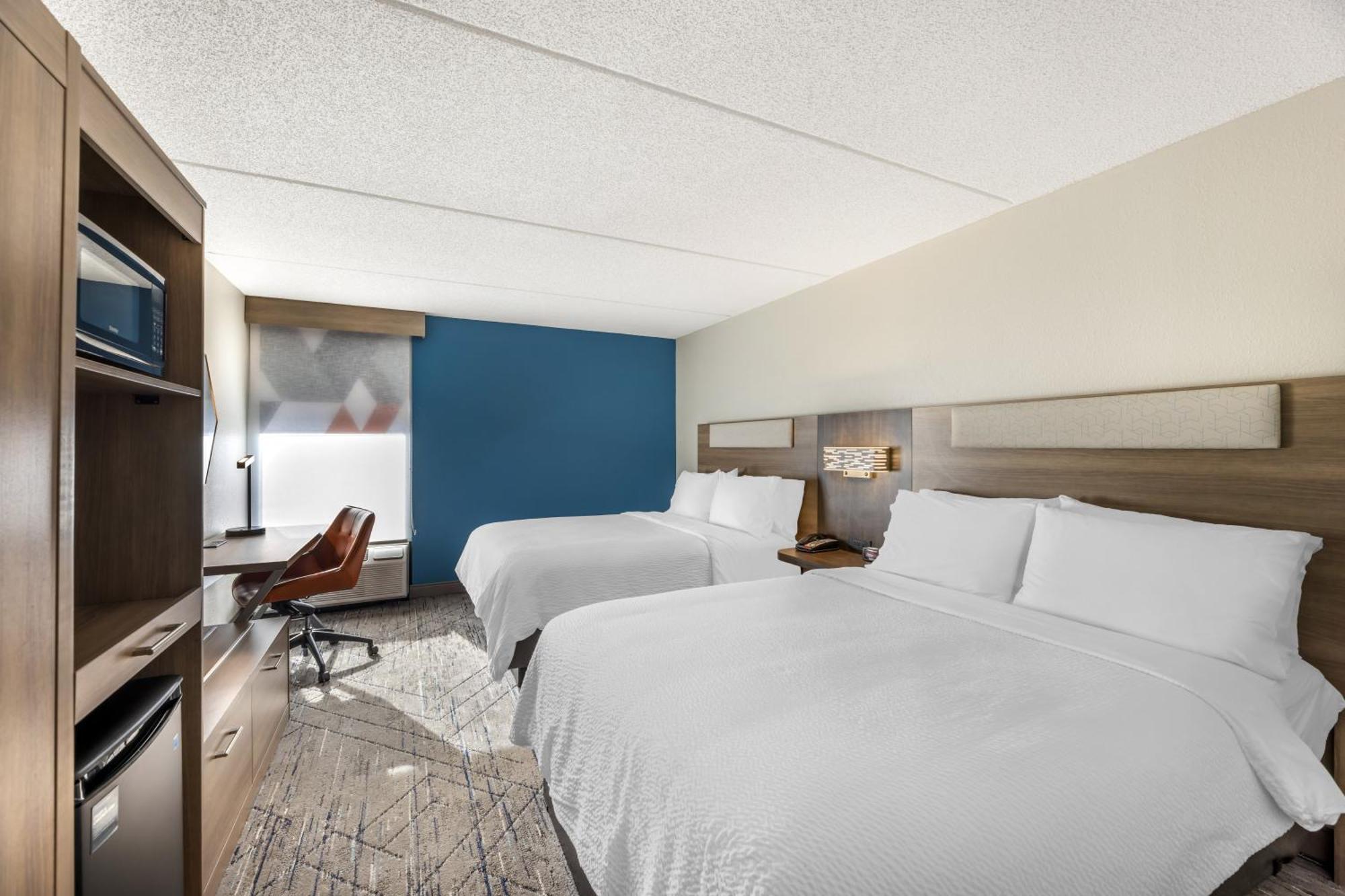 Holiday Inn Express Crestwood By Ihg Екстериор снимка