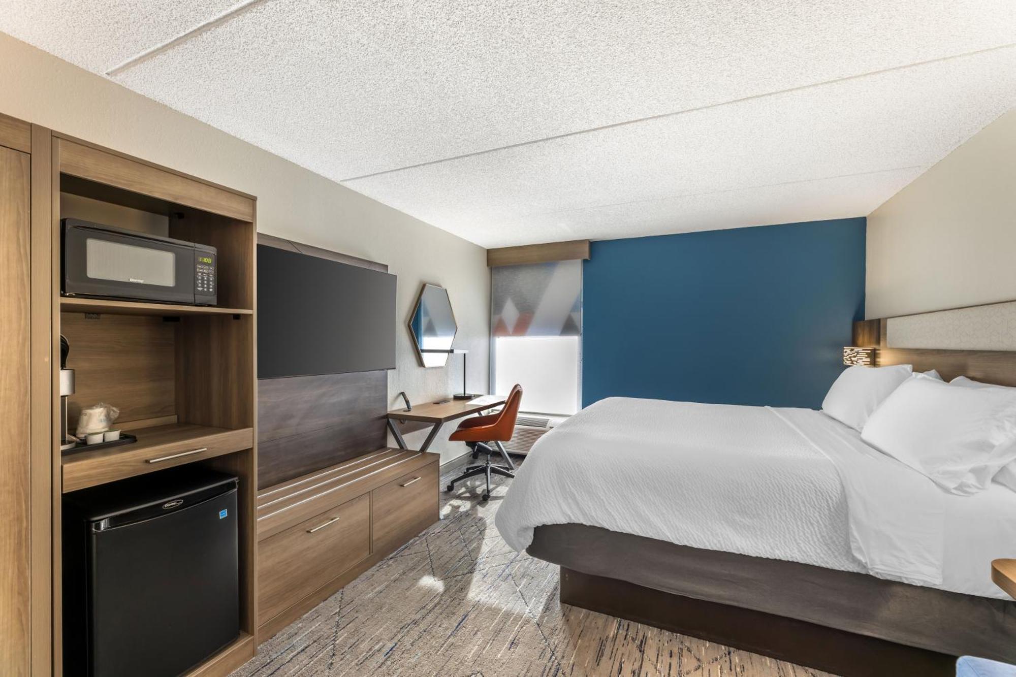 Holiday Inn Express Crestwood By Ihg Екстериор снимка