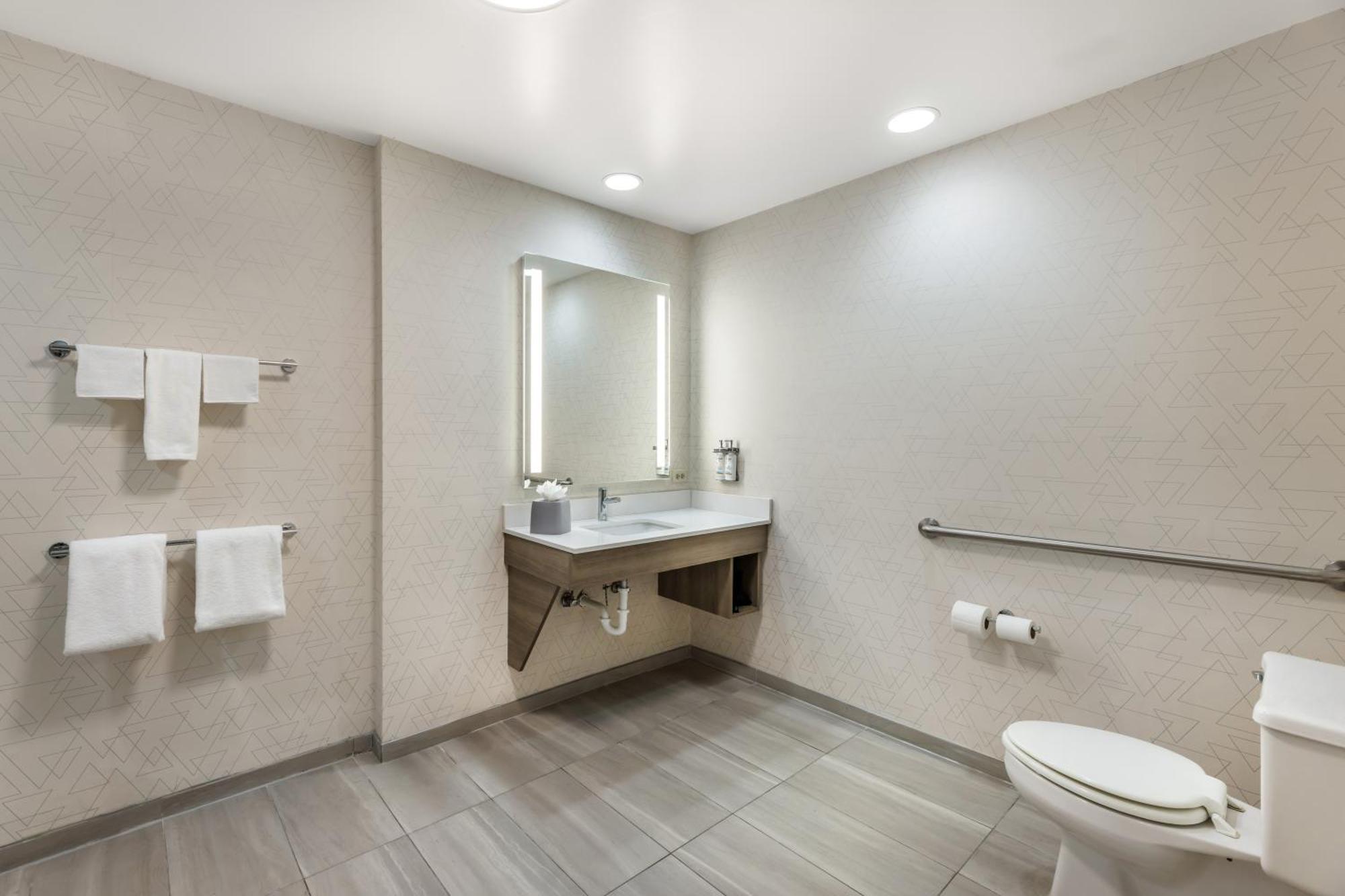 Holiday Inn Express Crestwood By Ihg Екстериор снимка