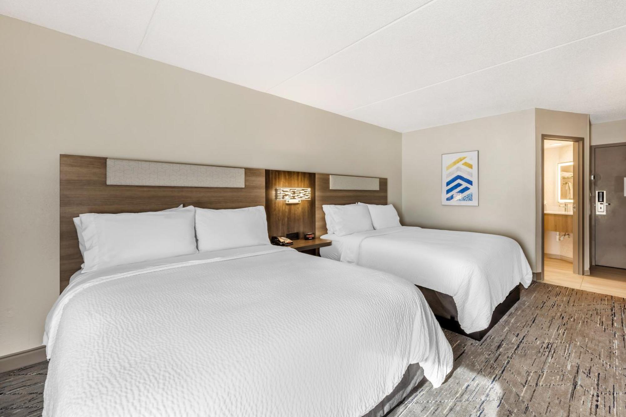 Holiday Inn Express Crestwood By Ihg Екстериор снимка