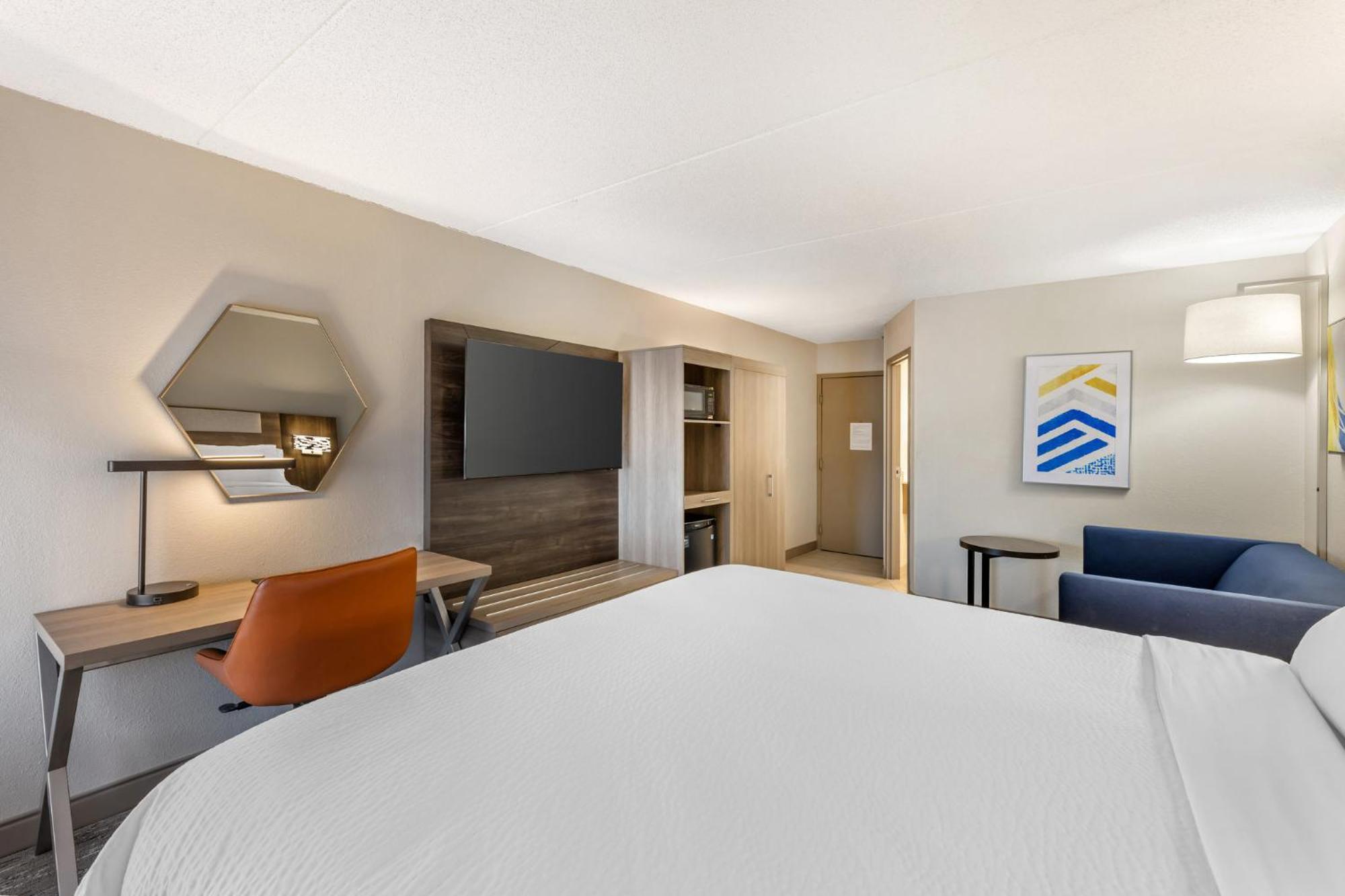 Holiday Inn Express Crestwood By Ihg Екстериор снимка