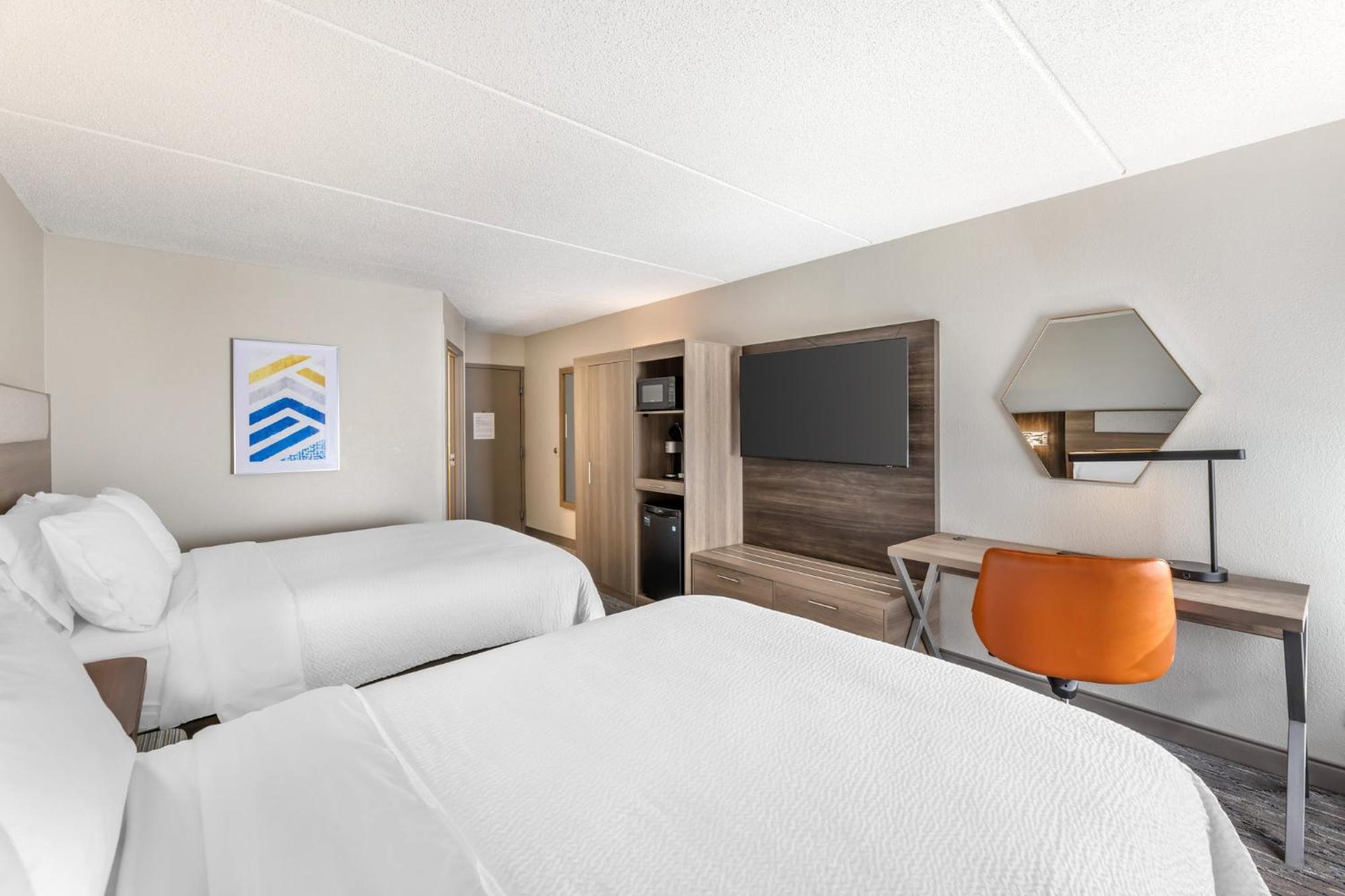 Holiday Inn Express Crestwood By Ihg Екстериор снимка