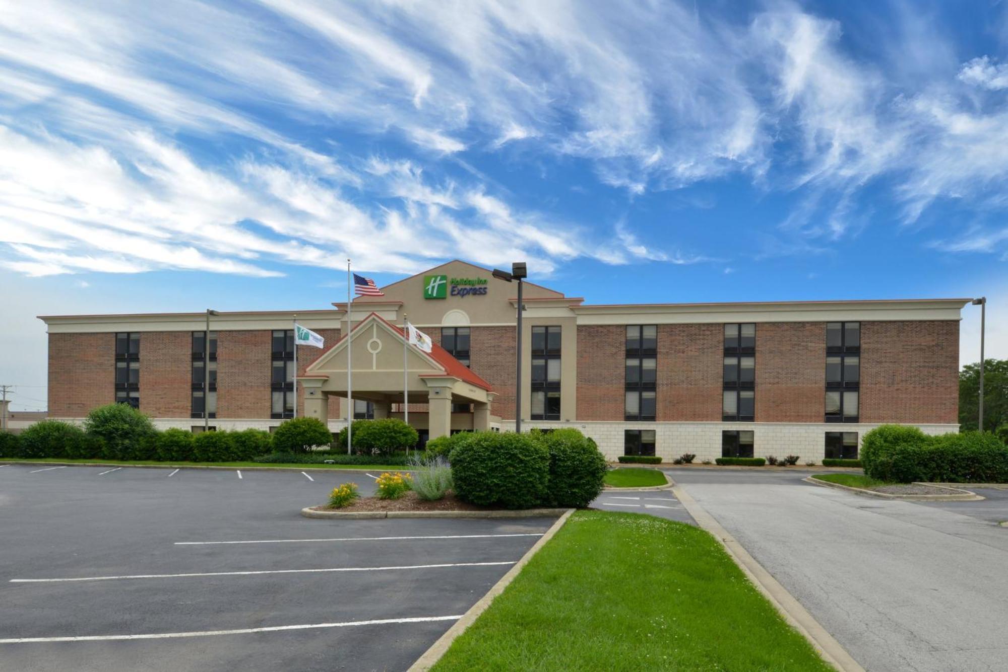 Holiday Inn Express Crestwood By Ihg Екстериор снимка