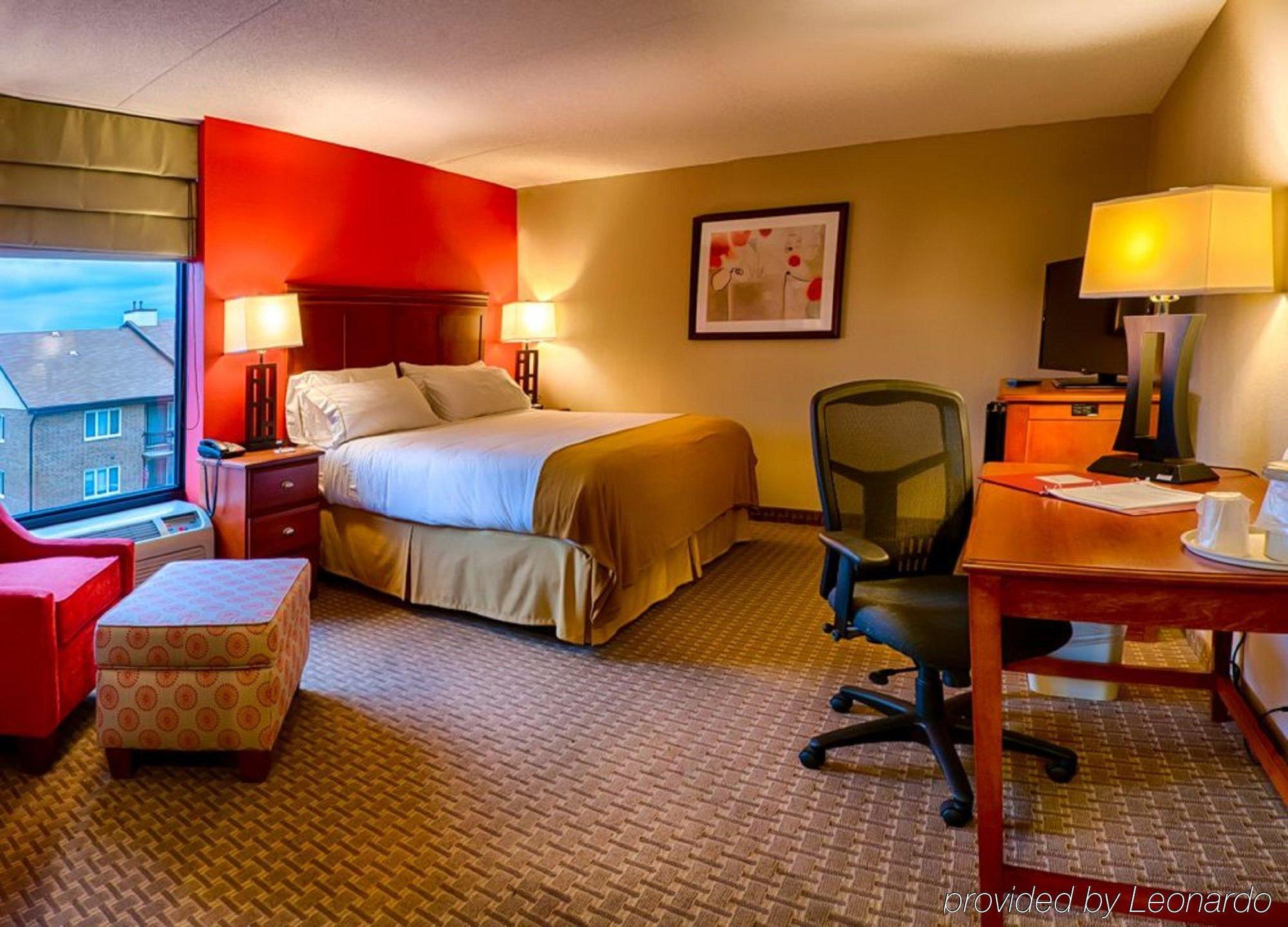 Holiday Inn Express Crestwood By Ihg Екстериор снимка