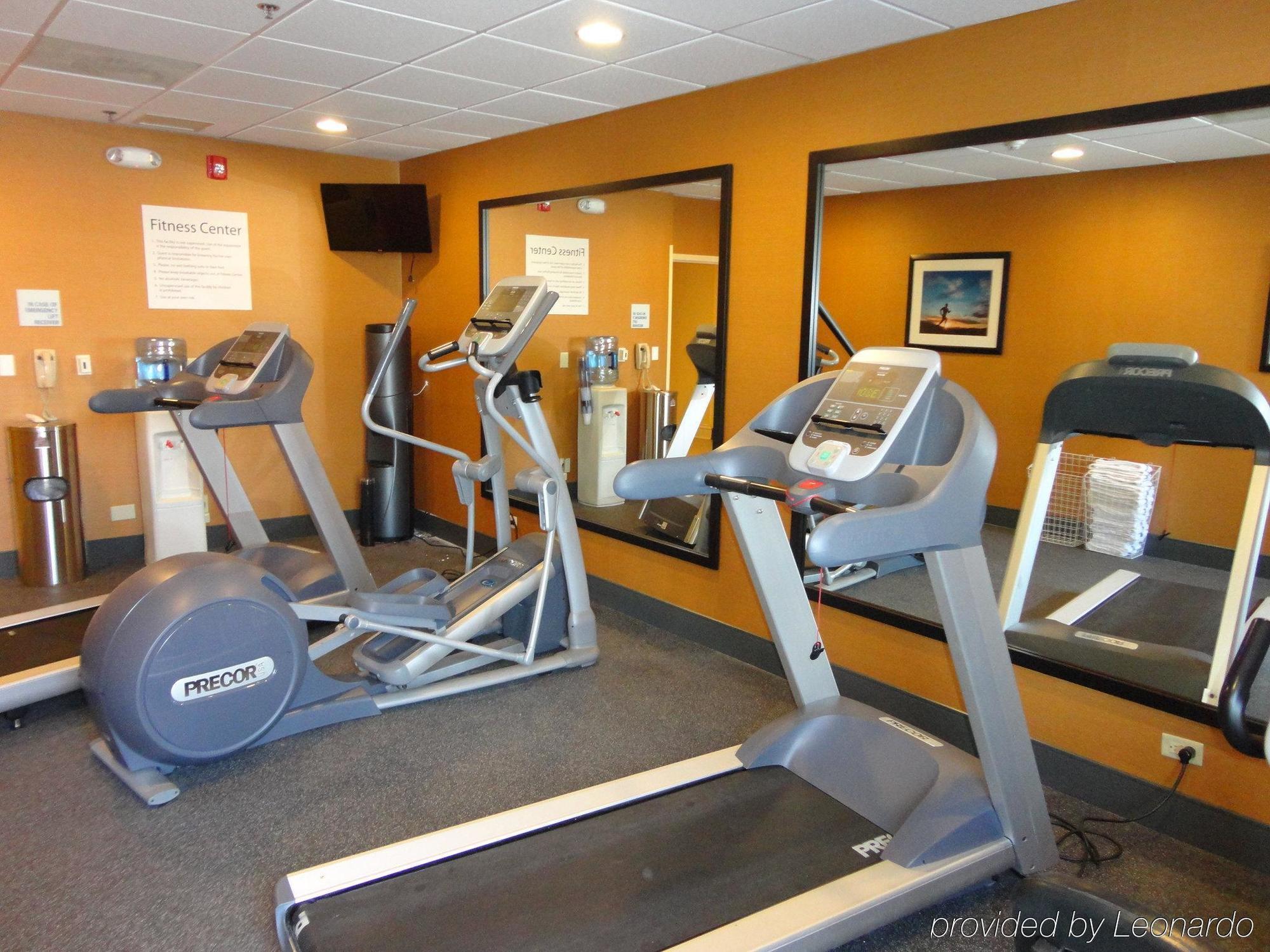 Holiday Inn Express Crestwood By Ihg Екстериор снимка