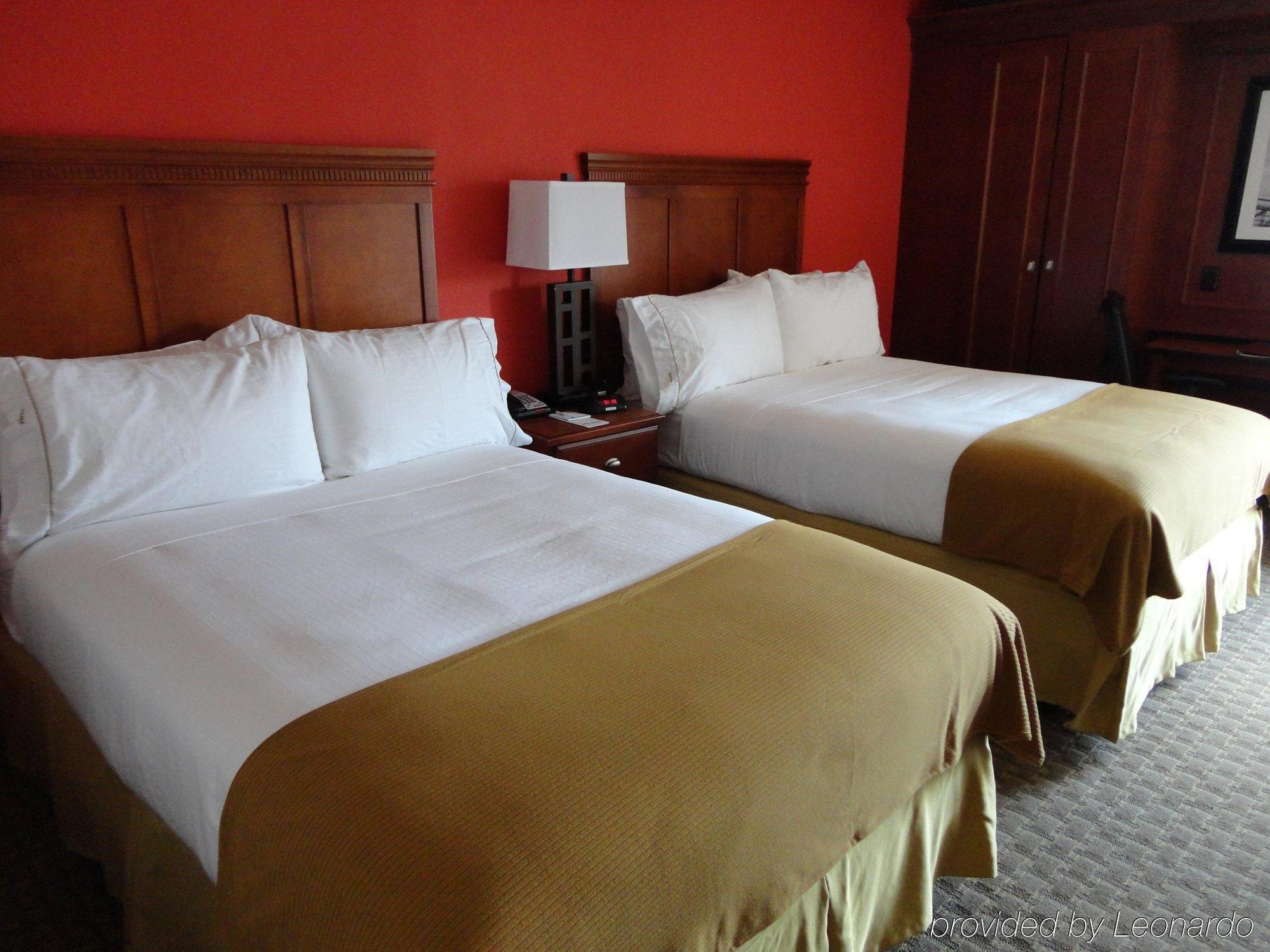 Holiday Inn Express Crestwood By Ihg Екстериор снимка