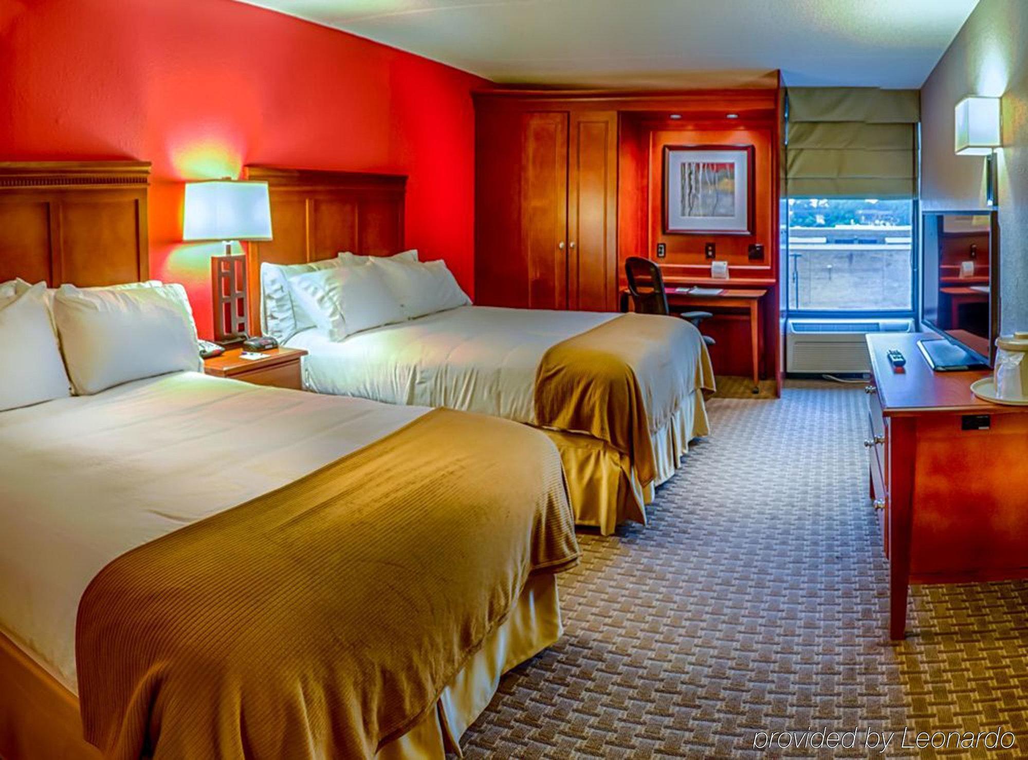Holiday Inn Express Crestwood By Ihg Екстериор снимка